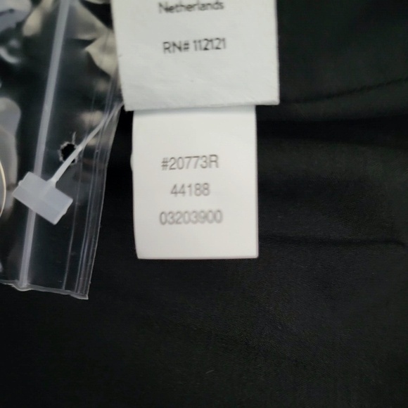 Unworn Spanx The Perfect Asymmetrical Blazer in Black - Picture 13 of 13